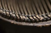 Het verwijderen van roest in een schrijfmachine Underwood