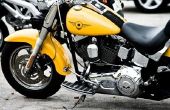 Hoe te verwijderen van de batterij op 2003 Harley-Davidson Dyna Low Rider