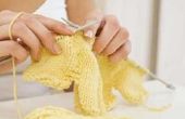 Hoe om te naaien gebreid deken stukjes samen