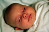 Hoe krijg ik een pasgeboren baby te slapen in een wandelwagen
