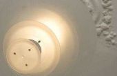 Hoe een plafondlamp met de draad van de grond met een Plug in Lamp Rewire
