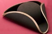 Hoe maak je een Tri-Cornered Black Hat uit bouw papier