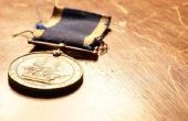 Hoe te overlappen Marine medailles