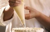 Hoe maak je een sjabloon voor het verfraaien van de Cake