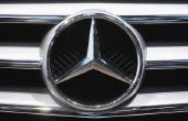 Hoe Vervang Motor Mounts op een Mercedes-Benz