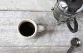 De houwer van de koffie: Het gebruik van een Franse pers om Espresso te maken