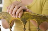 Hoe antieke meubels met gekleurde Wax