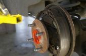 Hoe te verwijderen van de Chevy 3500 4 X 4 rotoren front