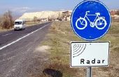 Hoe nauwkeurig Is een Radar Gun vanaf de andere kant van de weg?