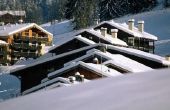 Hoe te verwijderen van de sneeuw vanaf het dak van een twee verdiepingen tellende huis