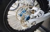 Hoe te te herbouwen & reparatie motorfiets achter remklauwen
