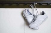 Hoe maak je witte Sneakers of schoenen wit weer