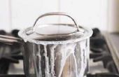 Hoe schoon een grondig verbrande pan