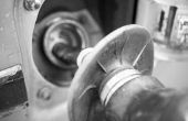 Hoe om te veranderen van een brandstoffilter in een GMC S15