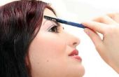 Hoe wenkbrauwen met make-up nep