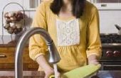 Hoe te voorkomen dat Hard Water vlekken op de Hand gewassen gerechten