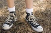 Hoe krijg ik een bleekmiddel vlek uit Converse schoenen