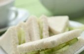 Hoe maak je komkommer Dille Sandwiches