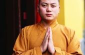 De juiste manier te begroeten een boeddhistische monnik