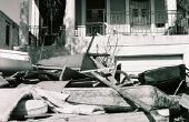Beschadigt huiseigenaar de verzekering aan een hek van een orkaan?