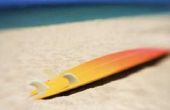 Hoe maak je een surfplank miniatuur uit schuim
