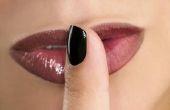 Hoe maak je zwarte nagellak