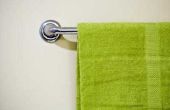 Is het sanitair om natte handdoeken op handdoek Bars in de badkamer?