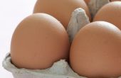 Hoe kook hardgekookte eieren zonder de Shell die vasthouden aan het ei