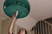 Het wijzigen van de lamp op een hoog plafond
