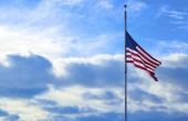 Regels van een Amerikaanse vlag op de helft Mast