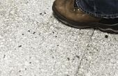 Wat chemicaliën gebruikt u om lijm op een betonnen vloer?