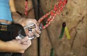 Hoe een Carabiner verbinden met het harnas & touw