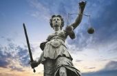 Hoe een advocaat ethiek overtreding melden