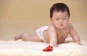 Hoe om een 7-maanden oude de fysieke ontwikkeling te stimuleren
