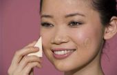 Hoe om te mengen gezicht make-up in de hals