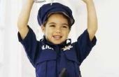 Kleuterschool activiteiten voor de eenheid van een politieagent