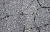 Hoe te repareren van scheuren in een betonnen vloer