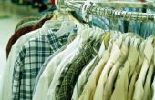 Hoe om te verkopen van tweedehands kleren op de rommelmarkt