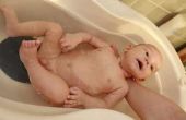 Hoe om te wikkelen van een Baby bad in inpakpapier