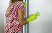 Hoe te verwijderen van krassen van glanzende koelkast deuren