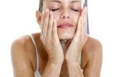 Hoe schoon uw gezicht met minerale olie