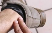 Hoe om te voorkomen dat schoenen wrijven de hiel