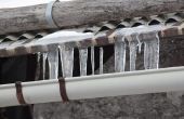 Hoe te ontdooien van bevroren ijs in huis dakgoten