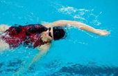 Les ideeën voor tussenliggende zwemmers zwemmen