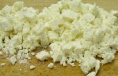Hoe te verwijderen van de smaak van zoute pekel van fetakaas