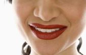 Hoe maak je lach lijnen minder zichtbaar met make-up