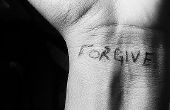 Hoe om te vergeven jezelf wanneer je iemand pijn doen