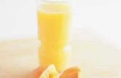 Hoe om sap van mandarijn sinaasappelen met de Hand