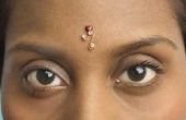 Wat zijn de pareltjes die Indiase vrouwen dragen op hun voorhoofd genoemd?