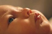 Hoe geeft men een Baby-oogdruppels
